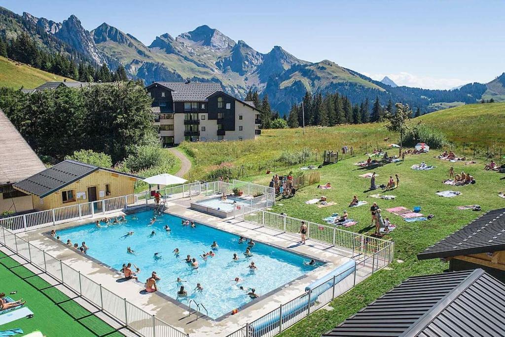 Appartement La Clusaz Avec Terrasse Sur Les Pistes De Ski Manigod Esterno foto