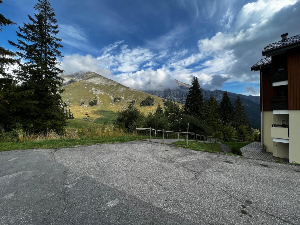 Appartement La Clusaz Avec Terrasse Sur Les Pistes De Ski Manigod Esterno foto